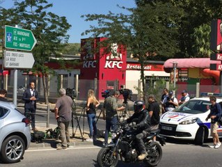 Une voiture fonce sur deux abris-bus à Marseille.