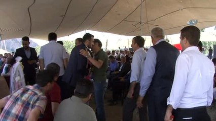 Aşiret Düğününde Gelin Takılan Altınlar Yüzünden Yerinden Kalkamadı