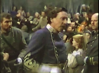 Donald Sutherland sings The Bonnie Blue Flag.