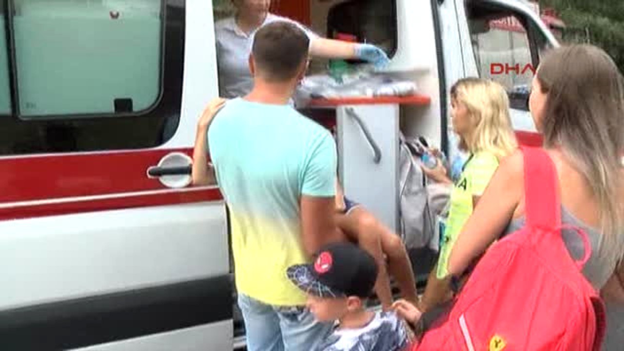 Antalya'da Turist Taşıyan Midibüs Devrildi - Ek