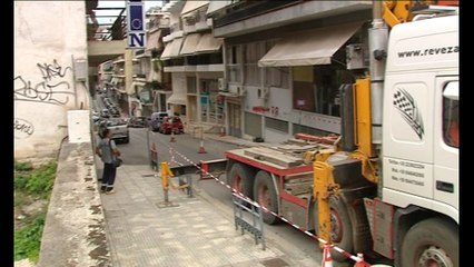 Στερέωσαν τα επικίνδυνα μάρμαρα στην πολυκατοικία