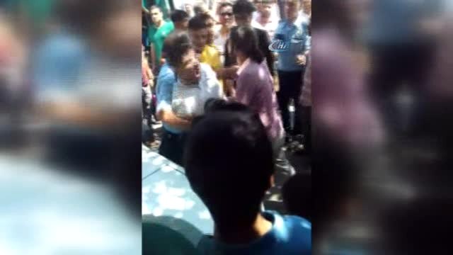 Otobüs Şoförünü Vuran Şahsı Linç Edilmekten Polis Kurtardı