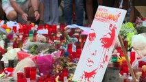Barcelone: fleurs et bougies se multiplient, le bilan s'alourdit