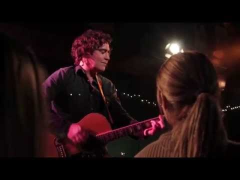 Ella es tan cargosa - Pretensiones (video oficial) HD