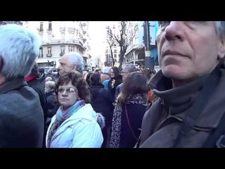 Esperando la milonga por La Ley de Fomento de la Milonga, frente a la Legislatura Porteña