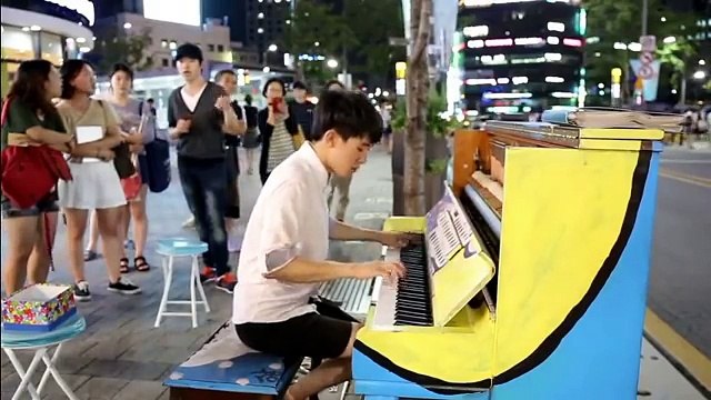 Beethoven Moonlight Sonata 3rd mvt. played by 10 Street Pianists