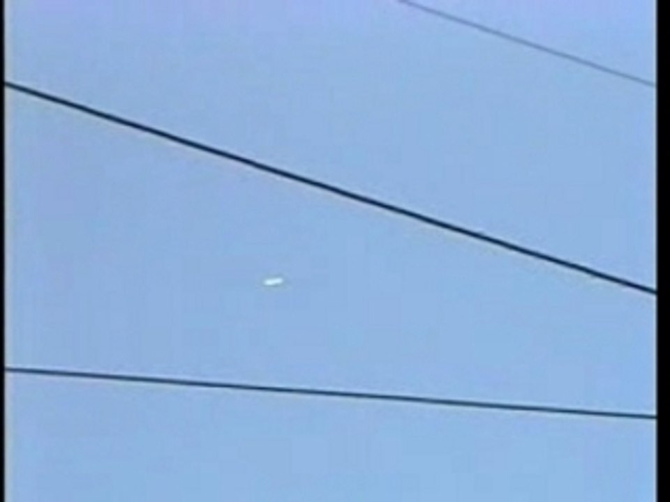Ovnis - Video - [Etats-Unis] Observation d'un OVNI en forme