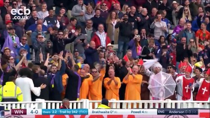 Quand des supporters essaient de récupérer leur ballon confisqué pendant un match de cricket !