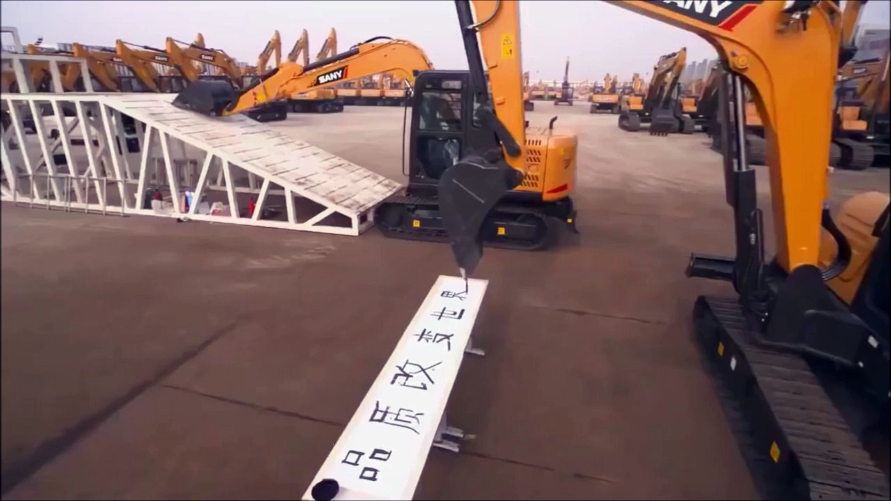 Un concours de pelleteuses incroyable en Chine !