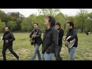 Ella es tan cargosa - A trasluz (acústico)