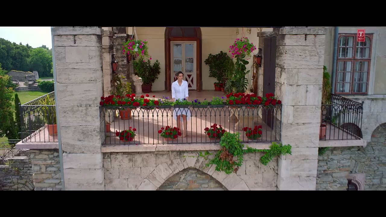 Arijit_Singh___Lambiyaan_Si_Judaiyaan_Song___Raabta___Sushant_Rajput,_Kriti_Sano