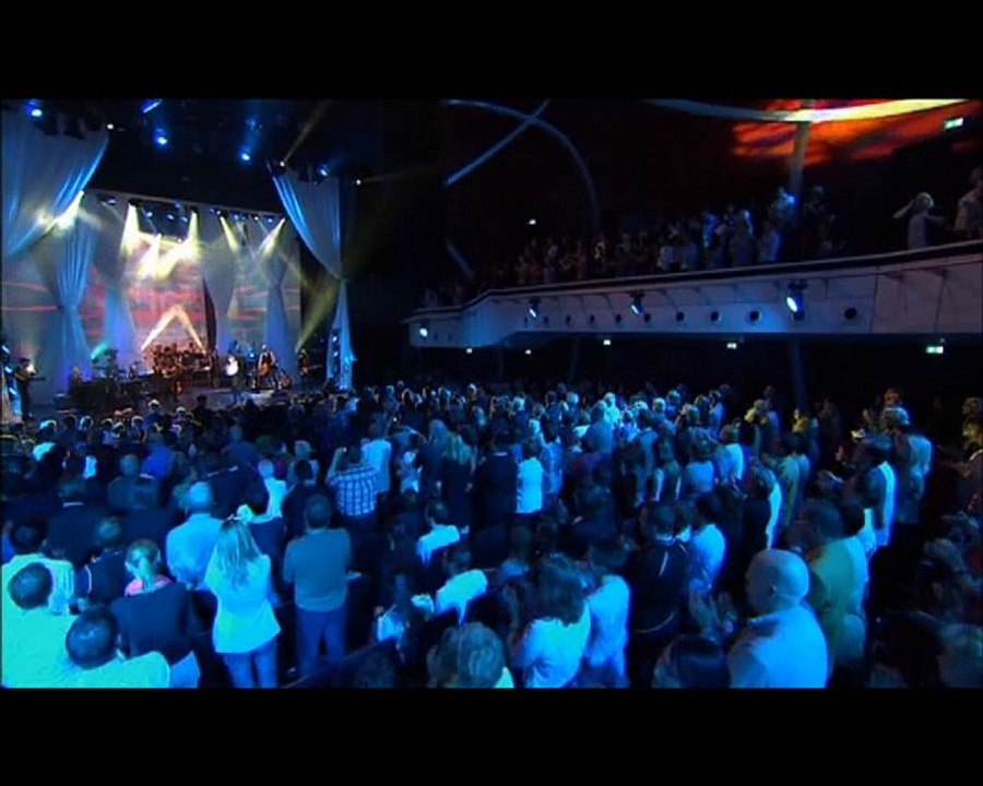 MITTEN IM PARADIES – HELENE FISCHER – (LIVE)