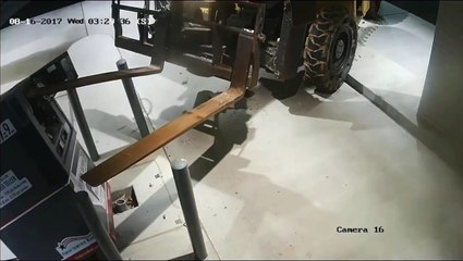 Voler un distributeur de billets avec un chariot élévateur !!