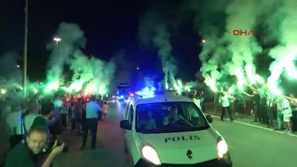 Atiker Konyaspor Kafilesine, Stat Önünde Meşaleli Karşılama