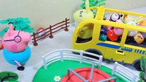 Cerdo en Peppa Pig juguetes de dibujos animados desde preescolar hasta la casa de Peppa de Pippi
