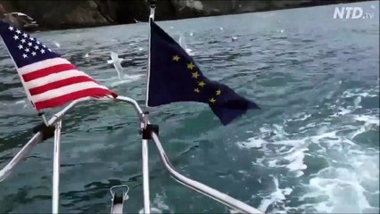 Mais qu'est-ce qui bouillonne sous son bateau... Attention les yeux!