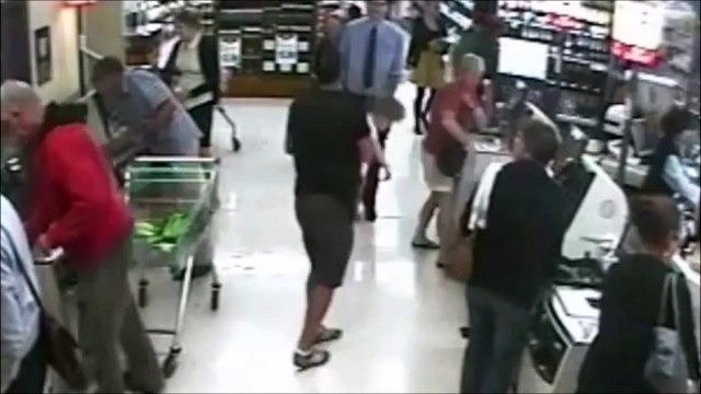 Le reflexe surhumain de ce papa qui sauve son bébé