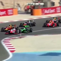 Un pilote de formule 1 s'envole dans les airs