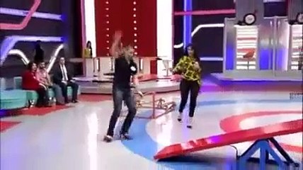 Erkeklerin topuklu ayakkabı ile imtihanı