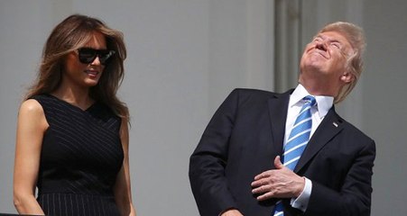 Trump Güneş Tutulmasını Gözlüksüz İzleyince Eşi Melania Yine Rezil Oldu