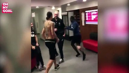 Bailly frappe Ibrahimovic et se sauve en courant