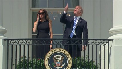 La famille Trump regarde l'éclipse solaire à la Maison Blanche