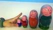 Couleur poupées la famille doigt imbrication Nouveau ouvrir porc chanson jouets en bois Peppa matryoshka surprises