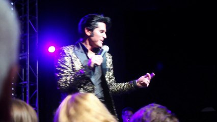 Dean Z sings 'The Twist' Elvis Week 2017