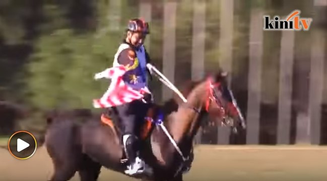 Aksi Sultan Mizan raih emas acara sukan kuda lasak