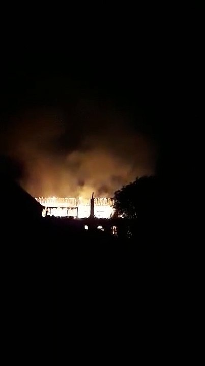 Leuze en Hainaut :   Violent incendie plus que probablement criminel dans une ancienne école 1