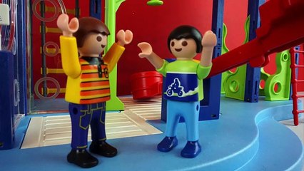 Download Video: DER UNFALL NACH DEM SCHWIMMBADBESUCH - Notarzt EINSATZ Playmobil Film deutsch Geschichte A