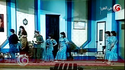 إضحك مع ممثلين أحرجوا زملائهم على خشبة المسرح في أشهر مشاهد الخروج عن النص (2)