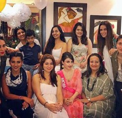 Kareena Kapoor, Taimur and Karisma attended Soha Ali Khan's baby shower