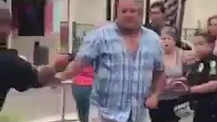 Un homme se fait taser deux fois avant d'être maîtriser