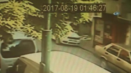 İstanbul'da Kaçan Boğa Dehşet Saçtı: 3 Yaralı... O Anlar Kamerada