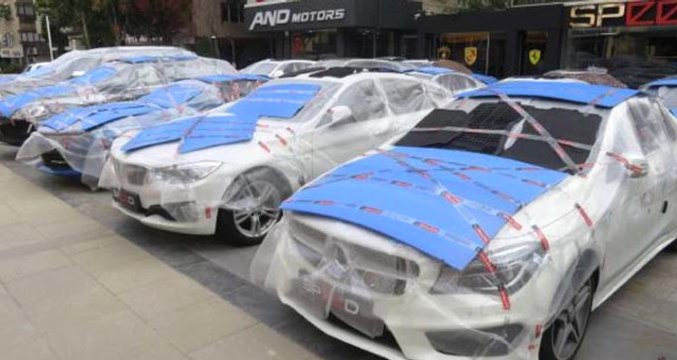 Beklenen Dolu Yağışı Öncesinde Oto Galericilerden, Kilimli ve Battaniyeli Önlem