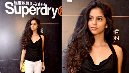 Suhana Khan Confidently Poses For Paparazzi At Lakme Fashion Week 2017
