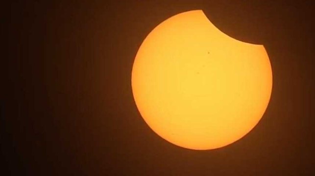 Les plus belles images de l'éclipse solaire