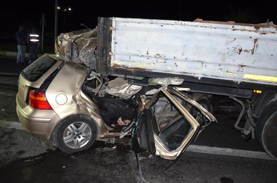 Aydın'da TIR'a Arkadan Çarpan Otomobilde, 4 Üniversiteli Hayatını Kaybetti