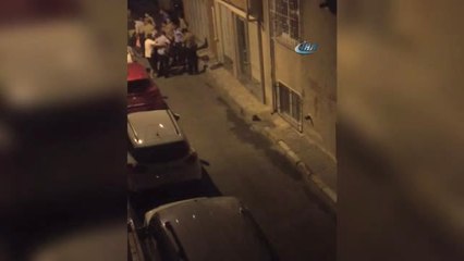 Beyoğlu'nda Olay Çıkaran Şahısla Polisler Arasındaki Arbede Kamerada