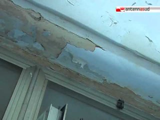 TG 09.08.12 Bari, la caserma dei vigili del fuoco cade a pezzi