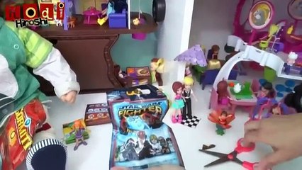 Elsa do frozen abrindo Kinder Ovos Surpresas - Valentina