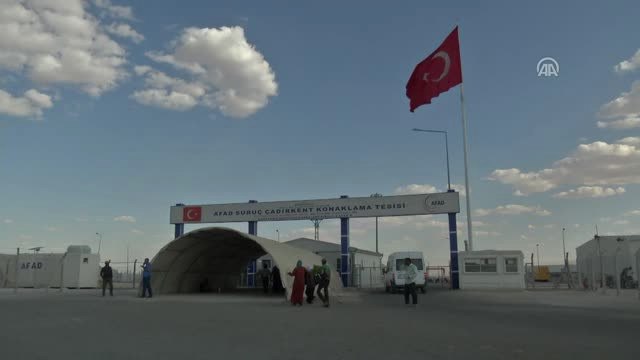 Türk ve Suriyelilere İstihdam Sağlayan Sera