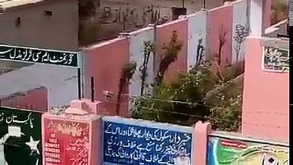بچوں کو اسکولوں میں کس طرح کی پڑھائی کروائی جا رہی ہے، آپ خود ہی دیکھ لیں۔ ویڈیو: محمد وسیم۔ ساہیوال