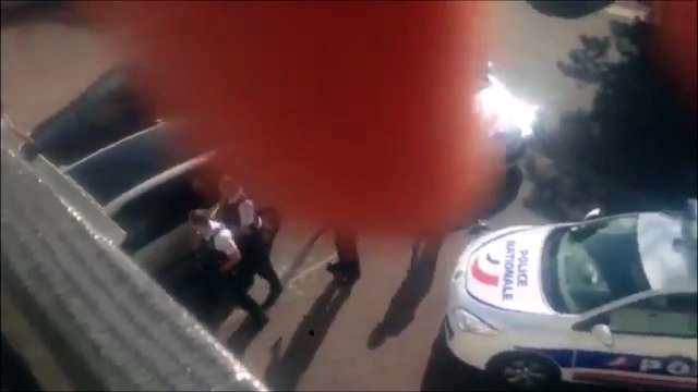 La police tire sur un homme armé d'un couteau