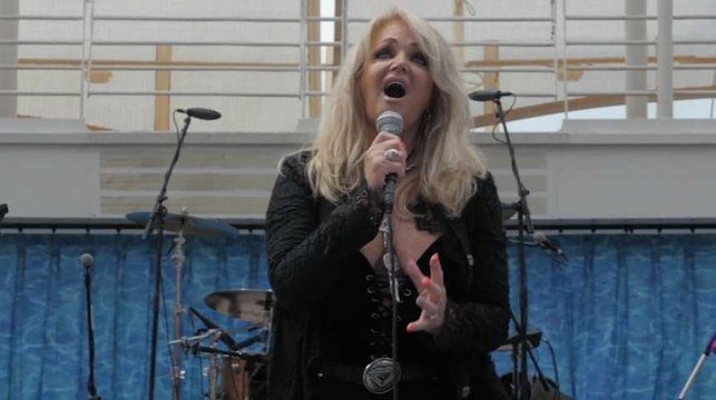 Bonnie Tyler chante Total Eclipse of the Heart pendant l'éclipse solaire