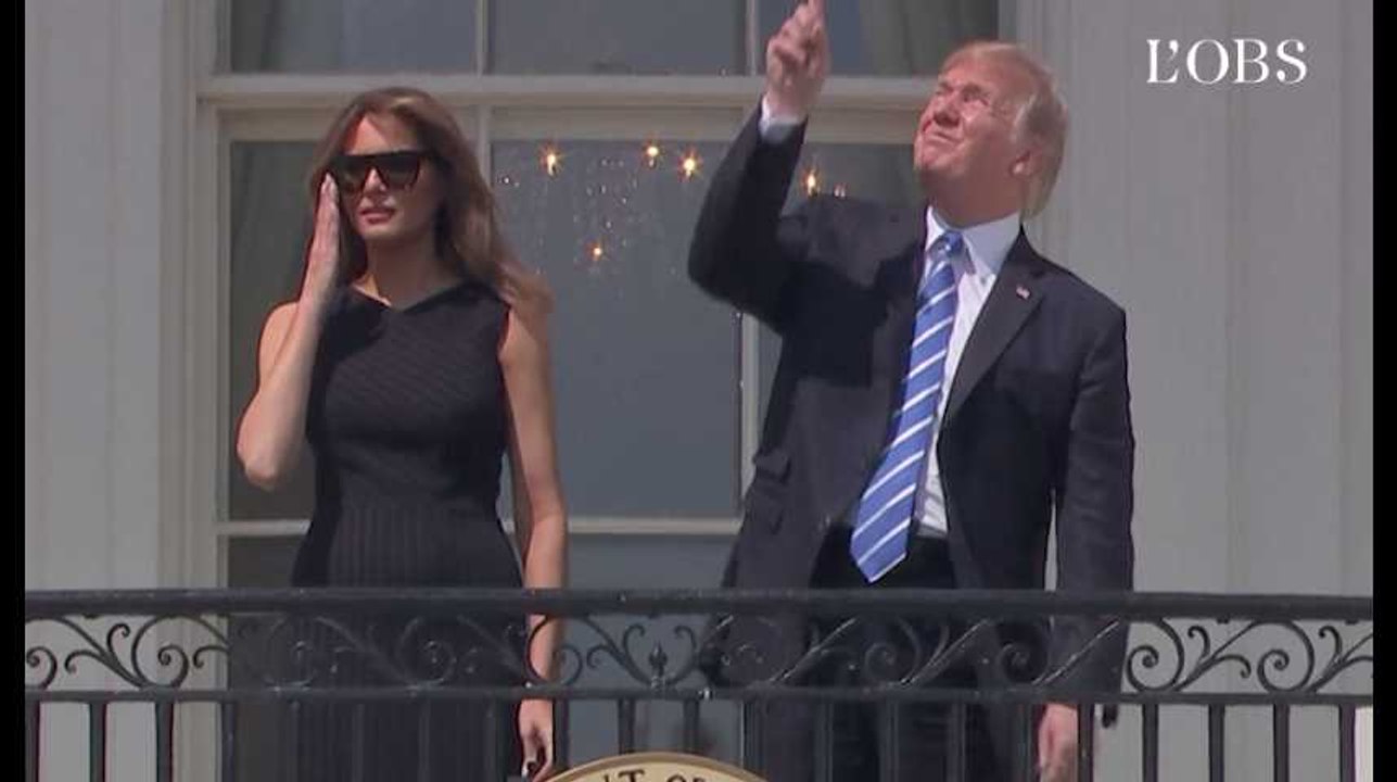 Trump regarde l'éclipse totale sans lunettes de protection