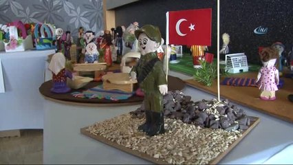 Zihinsel Engelli Çocukların El Emekleri Satışa Sunuldu