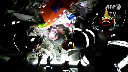 Rescue teams pull victims of Italian quake from rubble