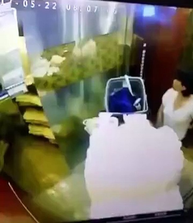 Chine : Un ascenseur a failli tuer une femme de ménage !